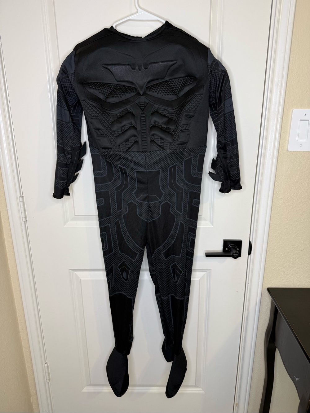 RUBIE'S DC COMICS BATMAN DARK KNIGHT MUSCLE CHEST COSTUME & MASK
